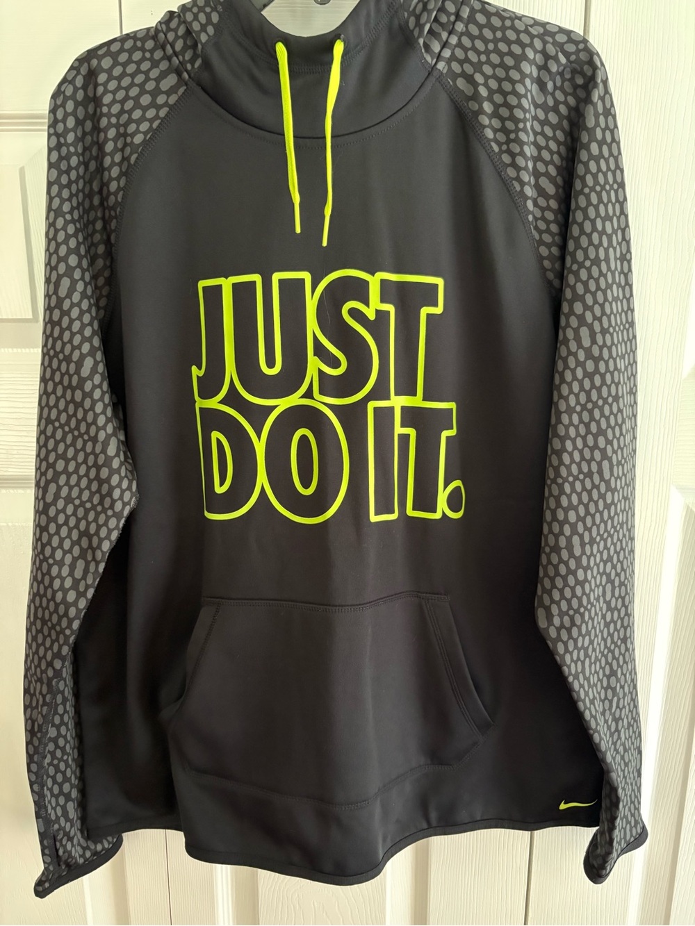 Nike Therma Fit Hoodie Women’s size XL. Black. Excellent Condition!